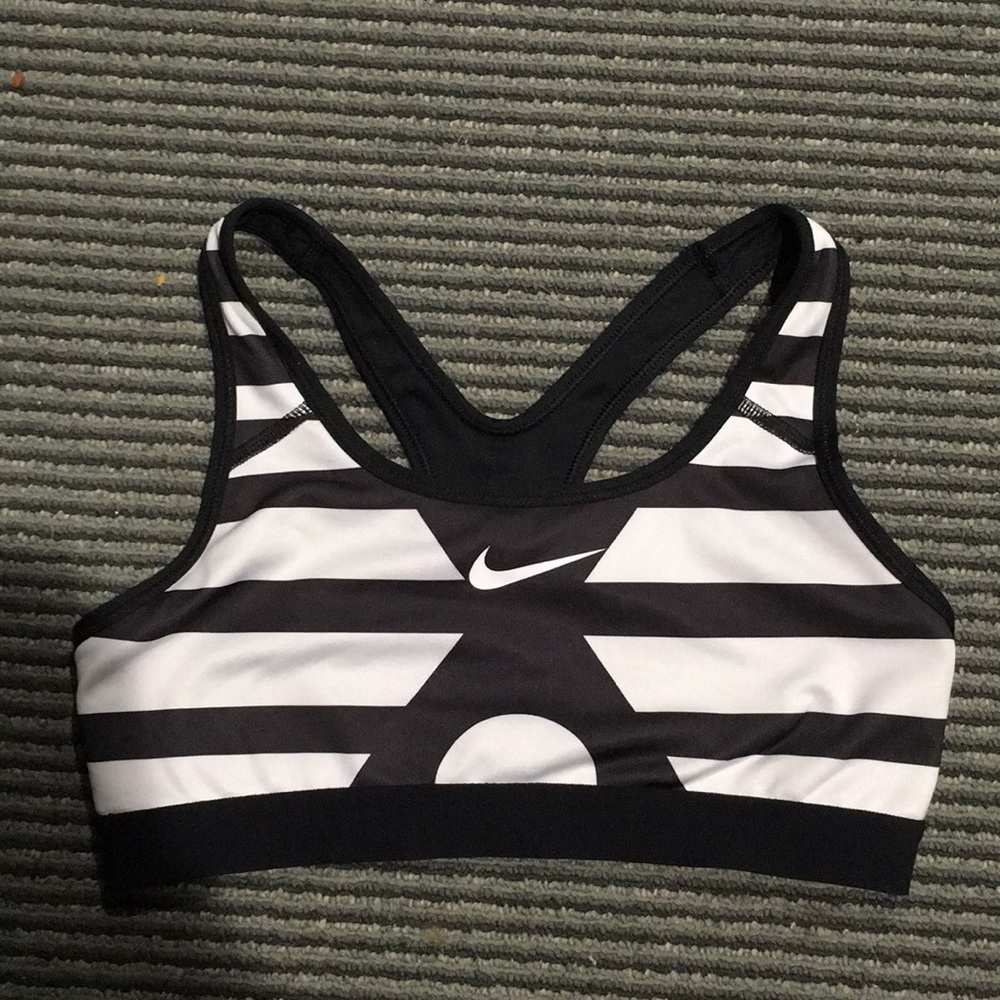 NWOT NIKE sports bra